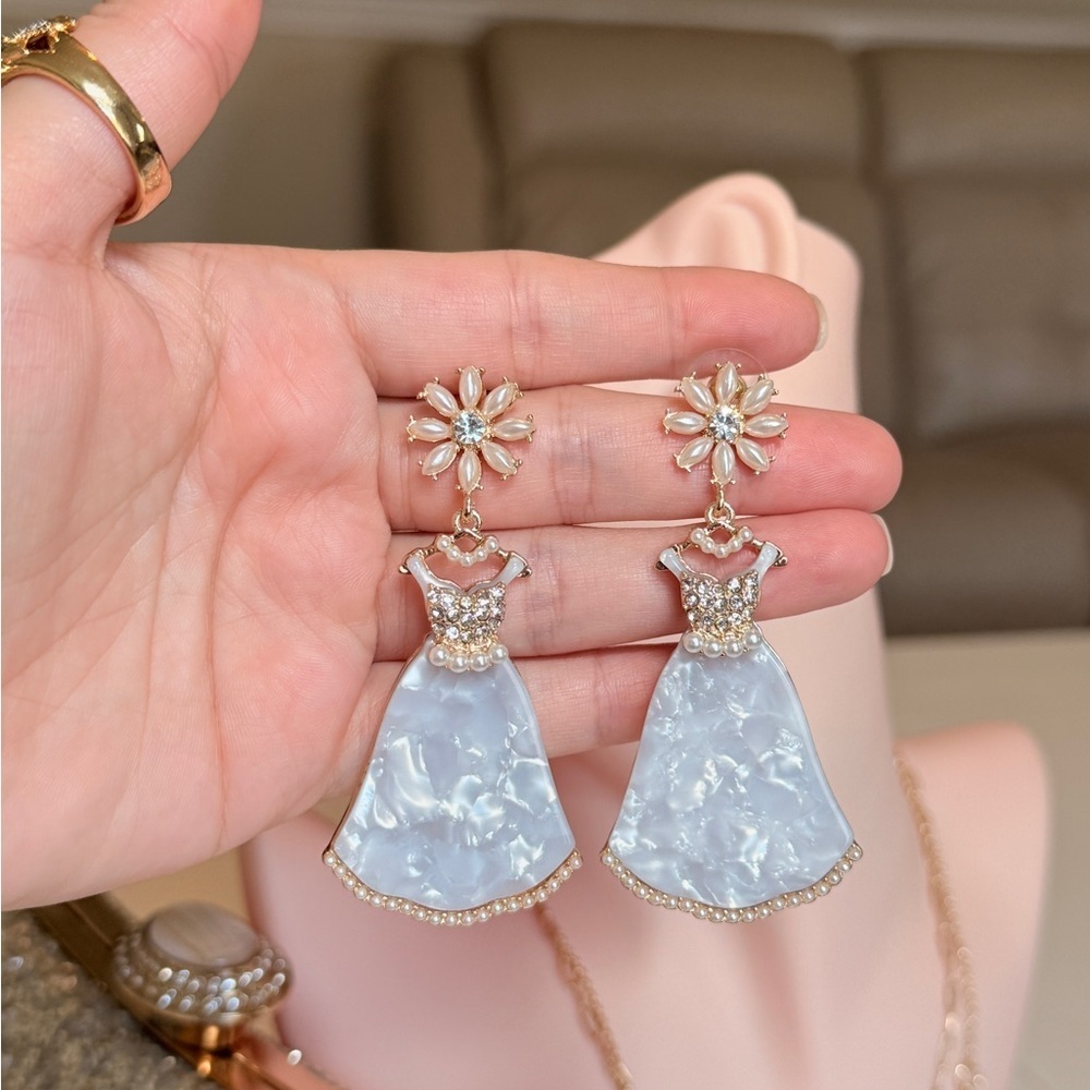 ⚜️ Elegant Blue Dress-Shaped Earrings - Picture 8 of 10